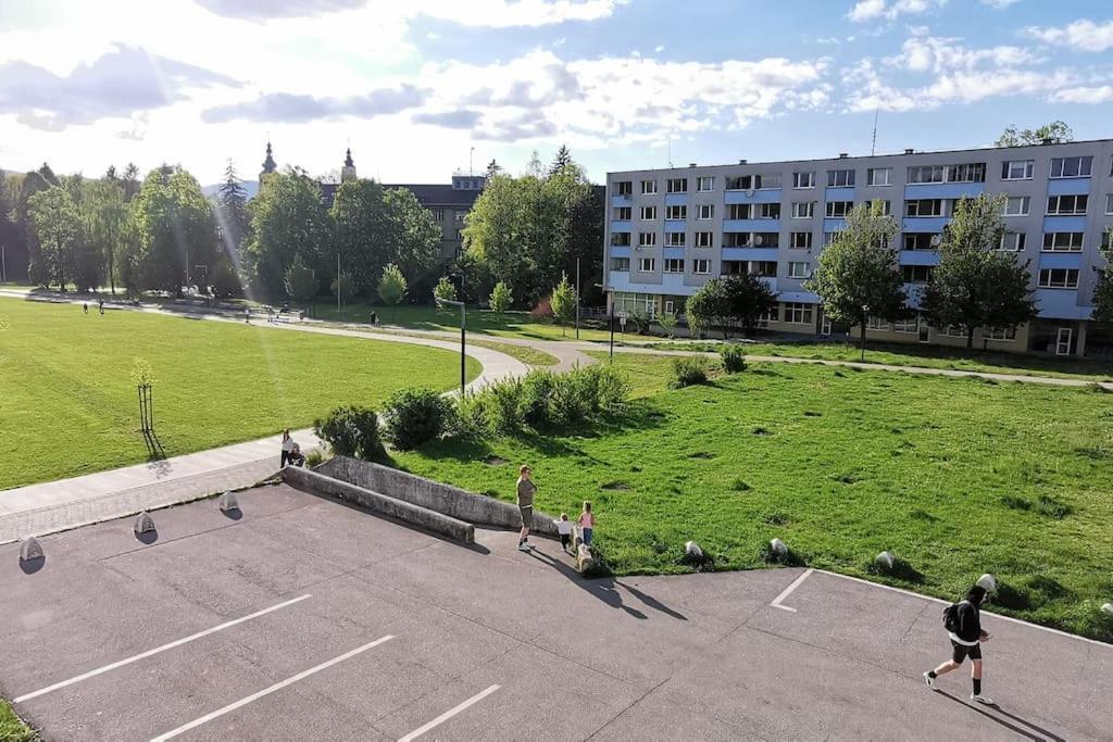 Apartman Lux-City Park Lägenhet Banská Bystrica Exteriör bild